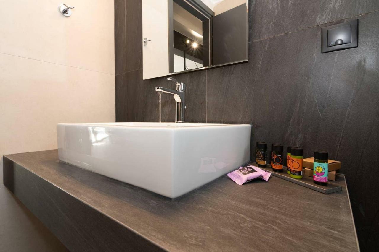 Mos Luxury City Suites - The Loft Ханья Экстерьер фото